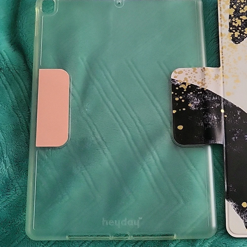 HEYDAY NWOT Multicolor Tablet Case